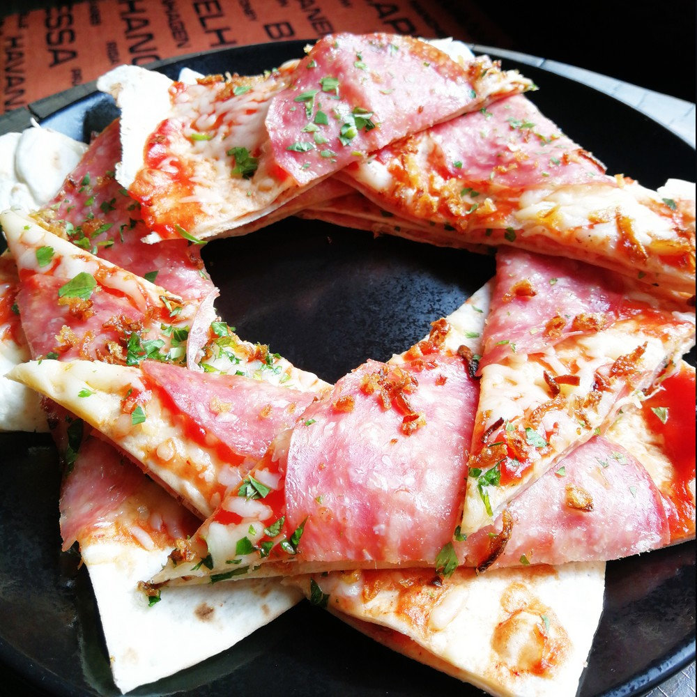 SALAMI TORTILLA PIZZA
