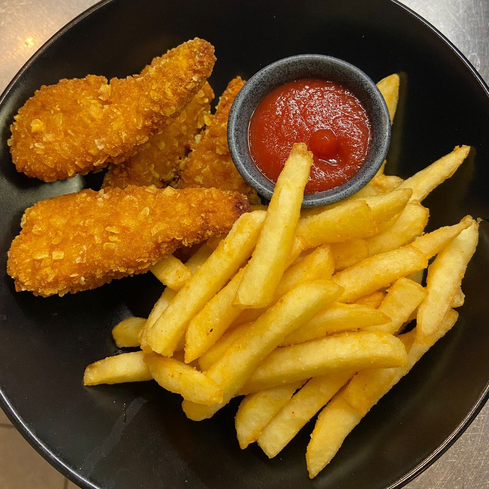 CHICKEN NUGGETS (4PSC) + FRIES + KETCHUP